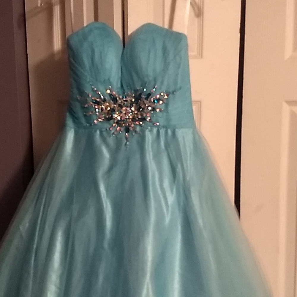 Dress - Picture 3 of 7